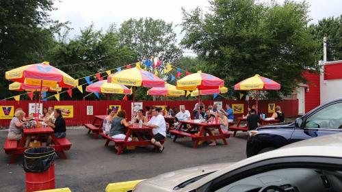 Joeys Red Hots Outdoor Seating